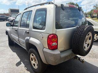 Jeep Liberty - Thumbnail 4
