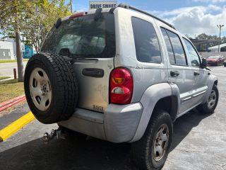 Jeep Liberty - Thumbnail 5