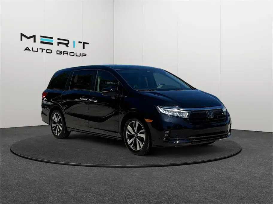 Honda Odyssey Touring Minivan 4D - View 1