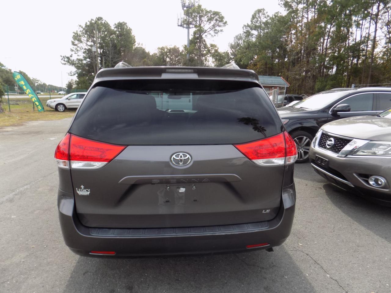 Toyota Siennale Fwd 8-Passenger V6 - Thumbnail 2