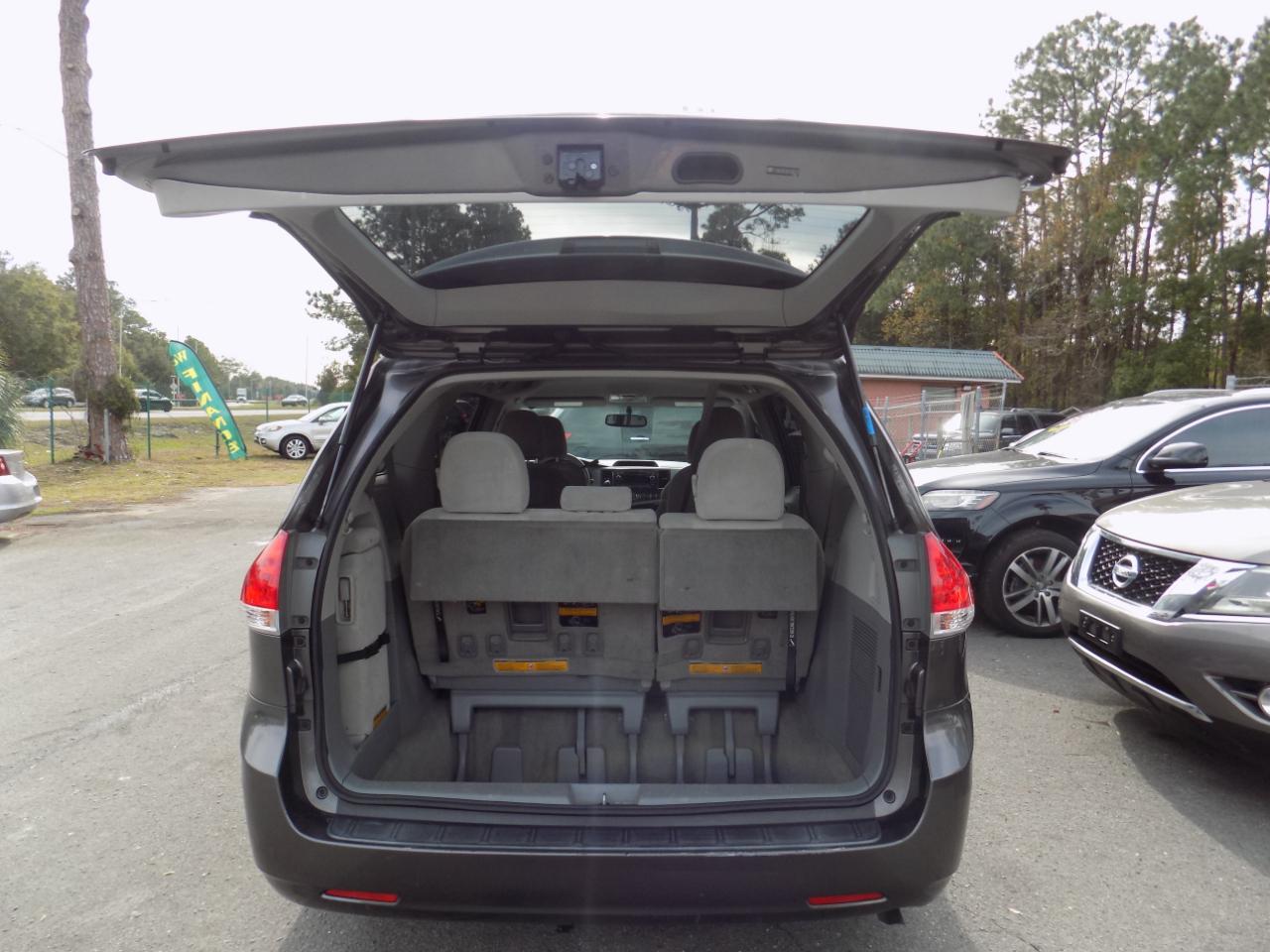 Toyota Siennale Fwd 8-Passenger V6 - Thumbnail 3