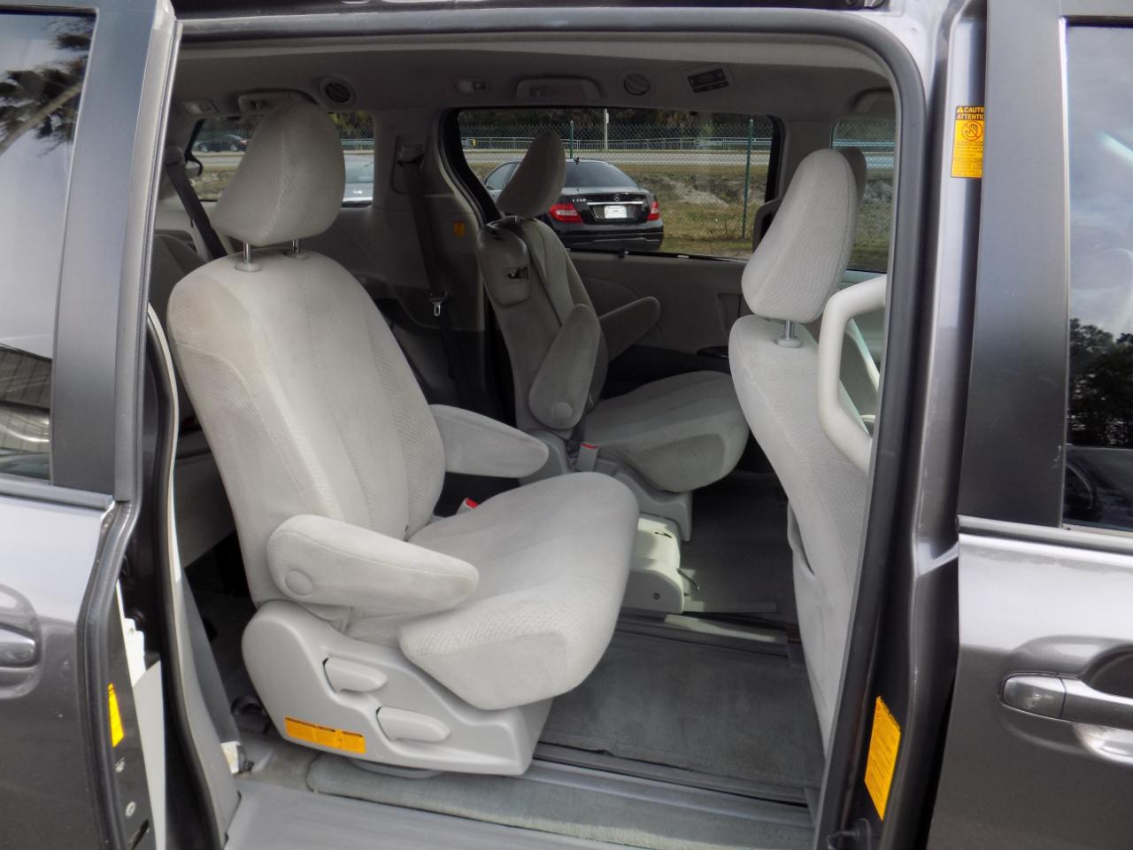 Toyota Siennale Fwd 8-Passenger V6 - Thumbnail 5