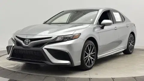 Toyota Camry Se - Thumbnail 6