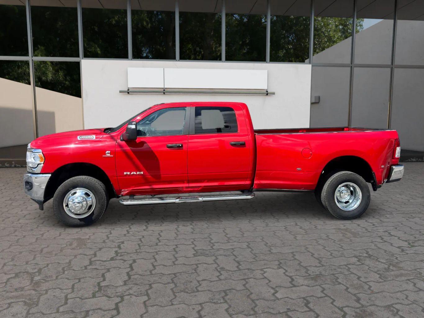 Ram 3500 Crew Cab - Thumbnail 4