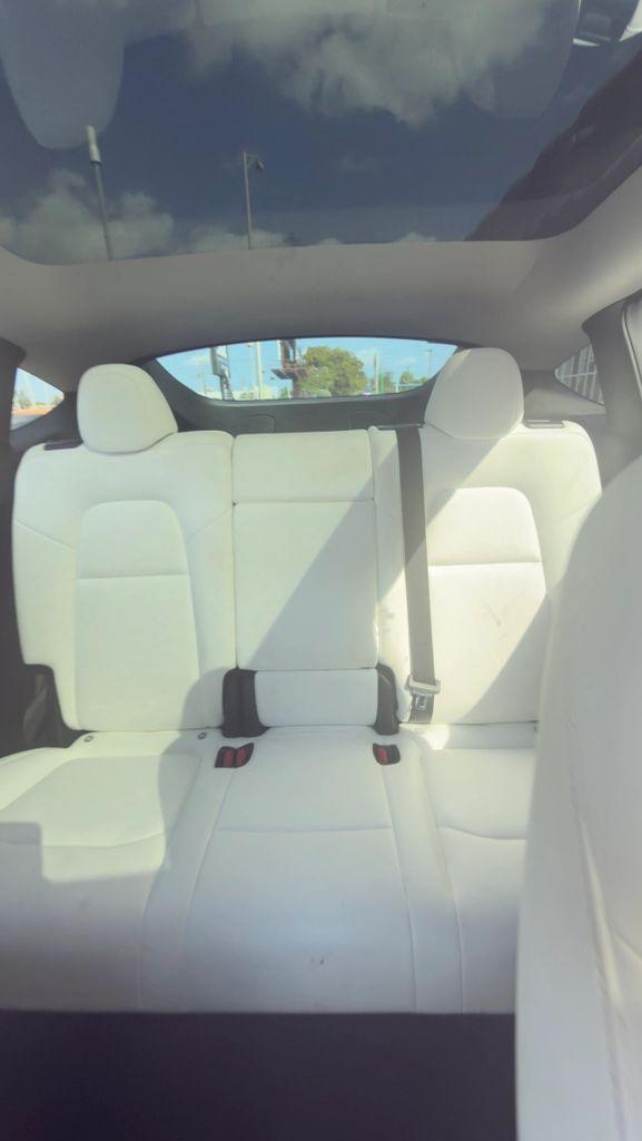 Tesla Model Y - Thumbnail 13