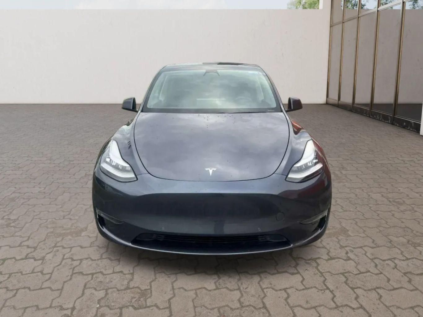 Tesla Model Y - Thumbnail 9