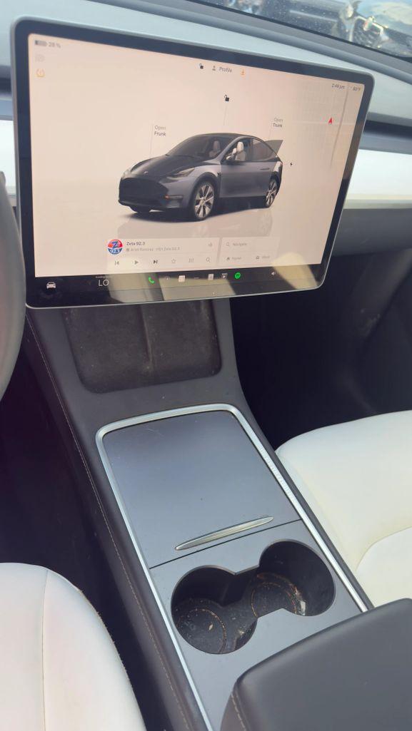 Tesla Model Y - Thumbnail 12