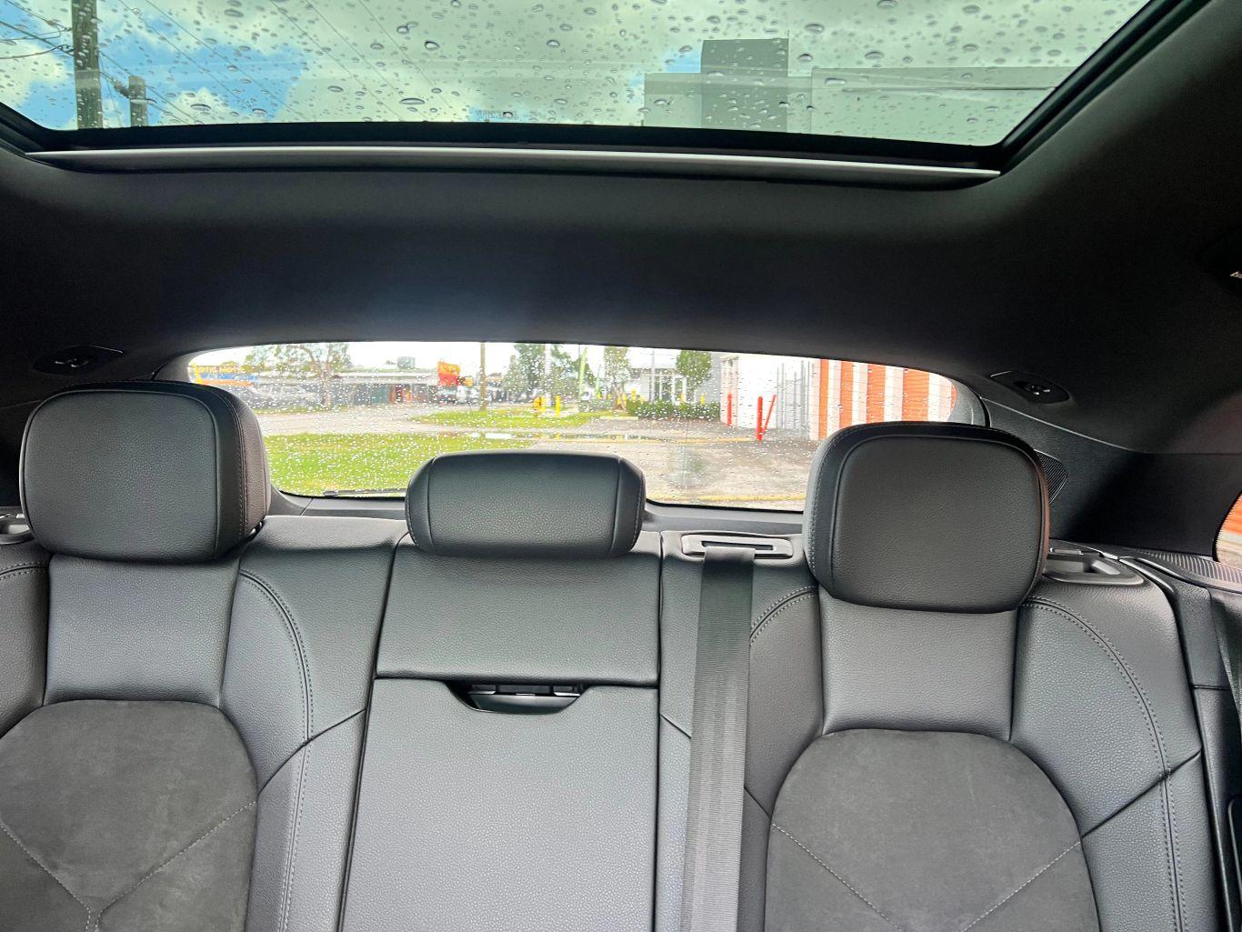 Porsche Macan - Thumbnail 2