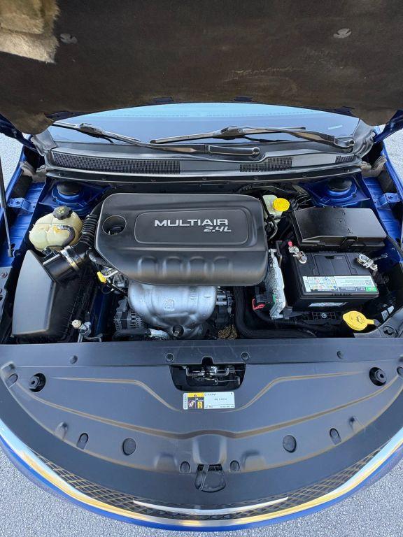 Chrysler 200 - Thumbnail 2