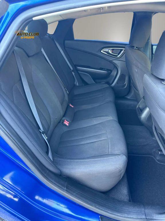 Chrysler 200 - Thumbnail 17