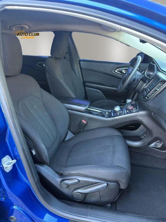 Chrysler 200 - Thumbnail 20