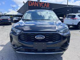 Ford Escape - Thumbnail 3