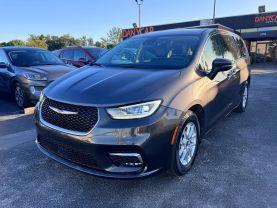 Chrysler Pacifica - Thumbnail 3