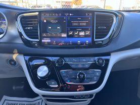 Chrysler Pacifica - Thumbnail 16