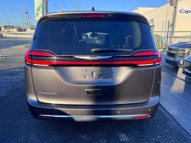 Chrysler Pacifica - Thumbnail 8