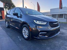 Chrysler Pacifica - Thumbnail 5