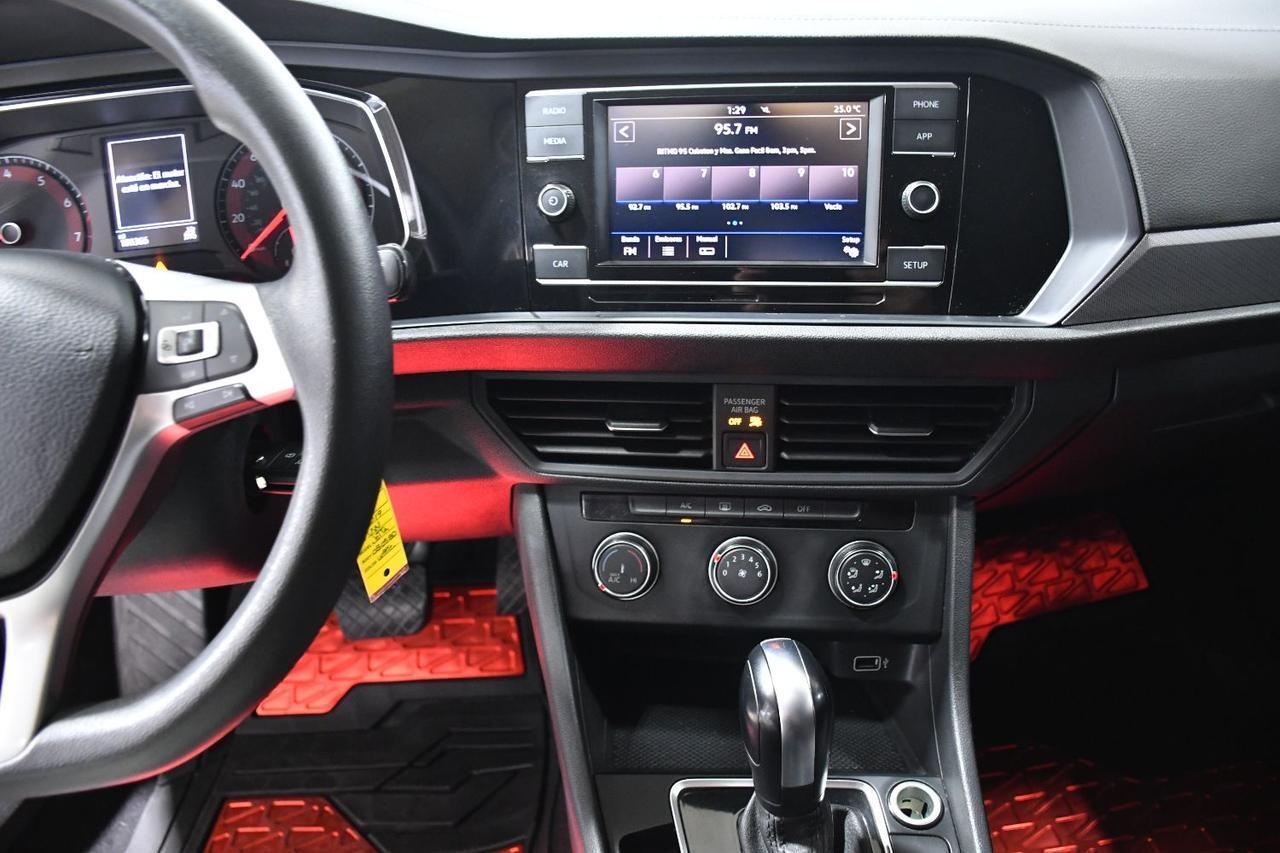 Volkswagen Jetta - Thumbnail 11