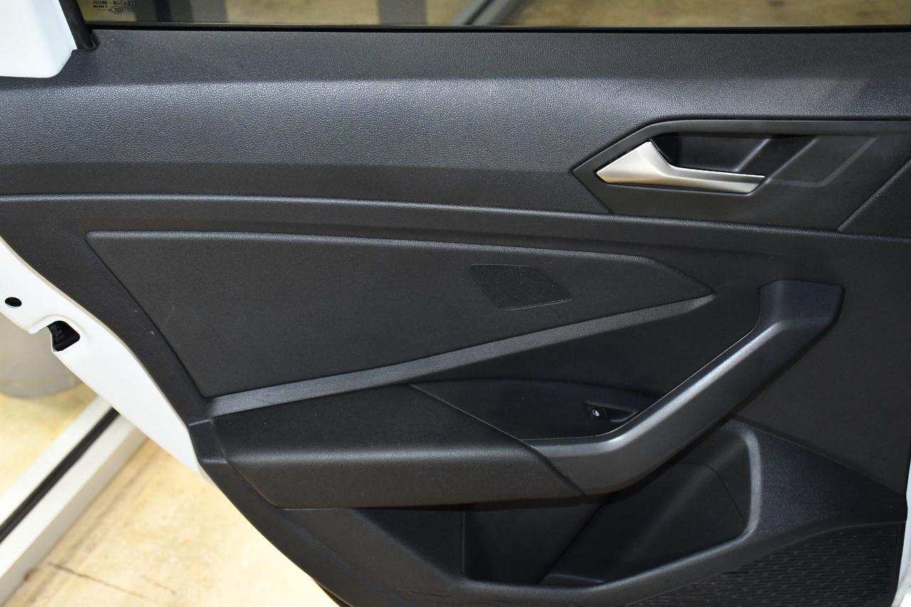 Volkswagen Jetta - Thumbnail 18