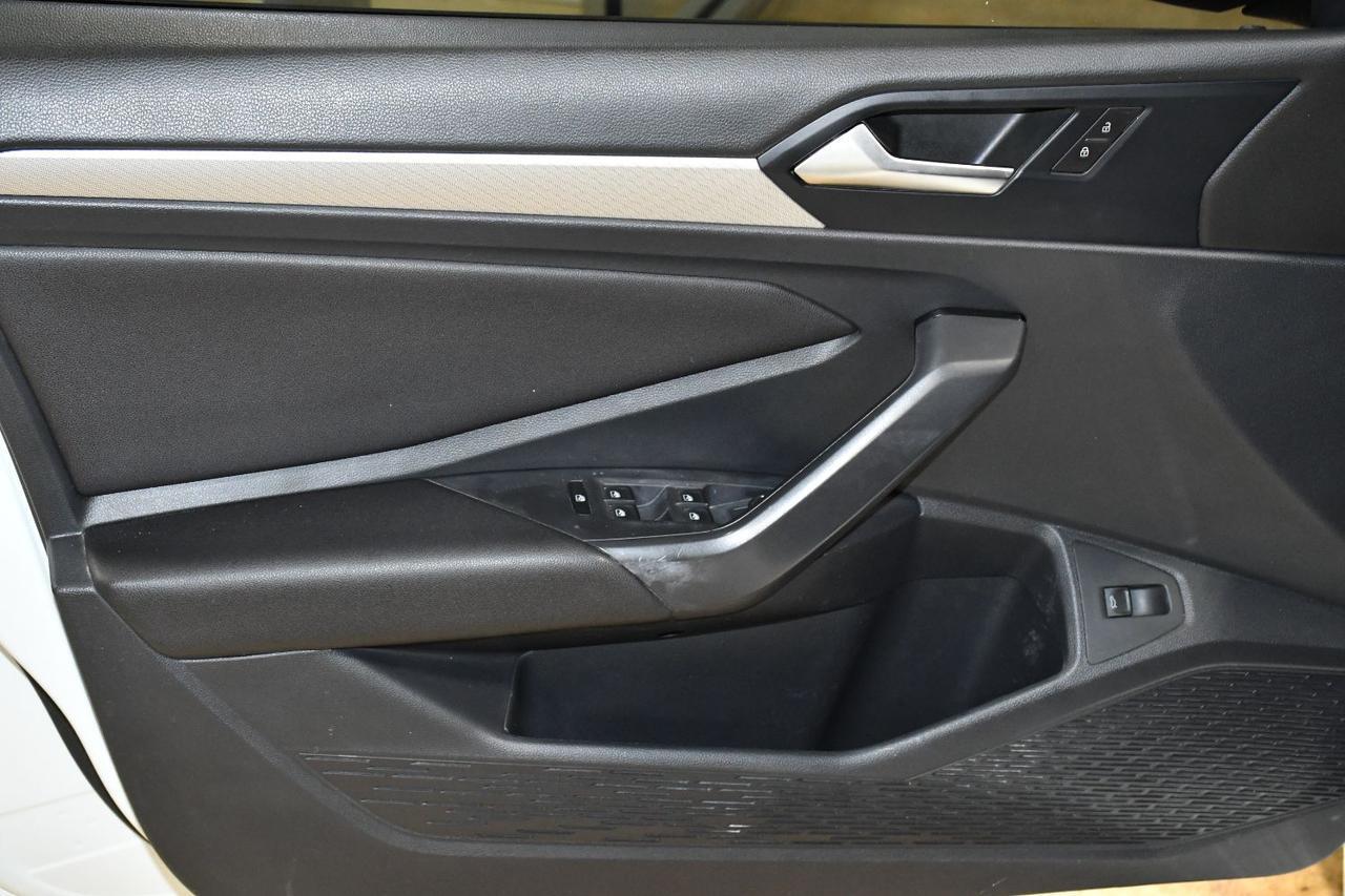 Volkswagen Jetta - Thumbnail 16