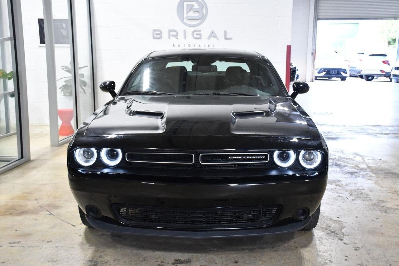 Dodge Challenger - Thumbnail 3