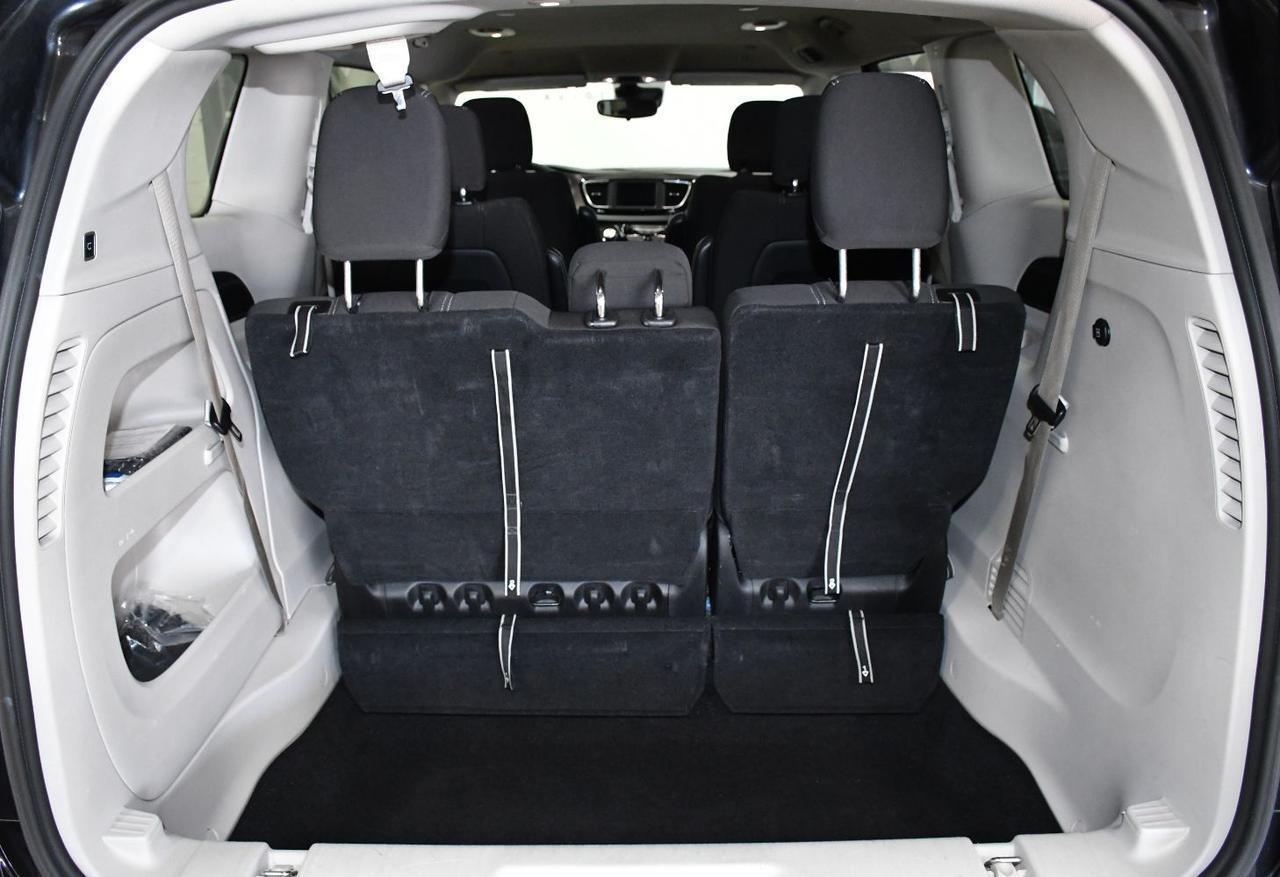 Chrysler Voyager - Thumbnail 20