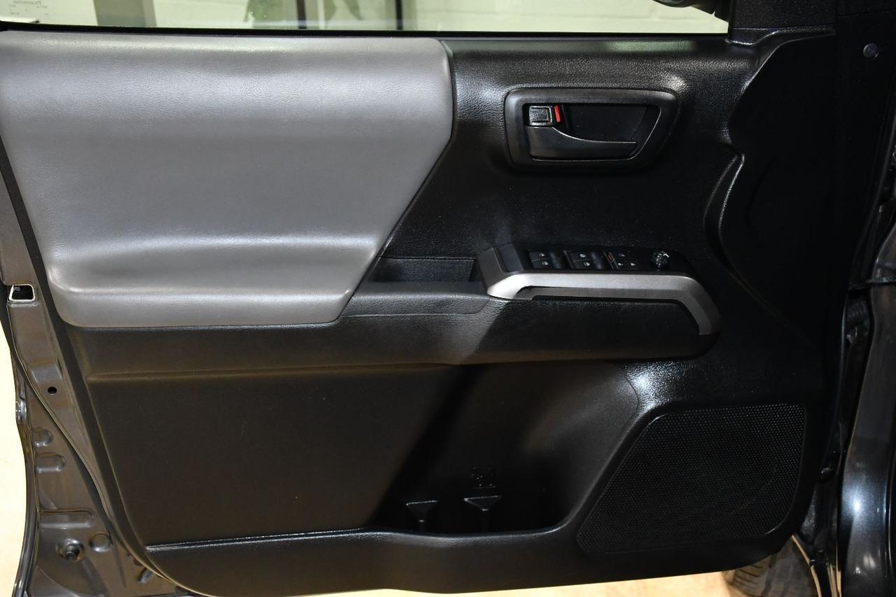 Toyota Tacoma - Thumbnail 16