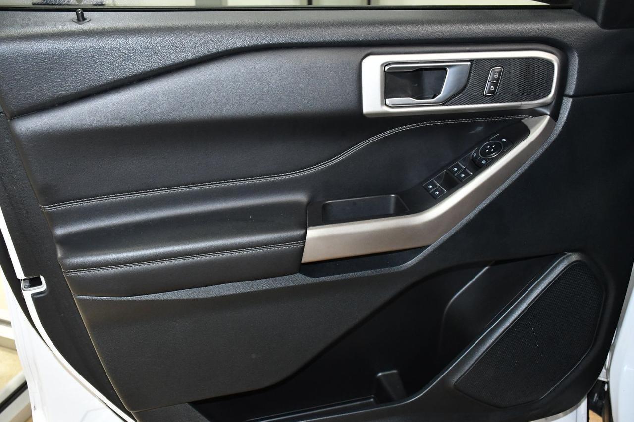 Ford Explorer - Thumbnail 9