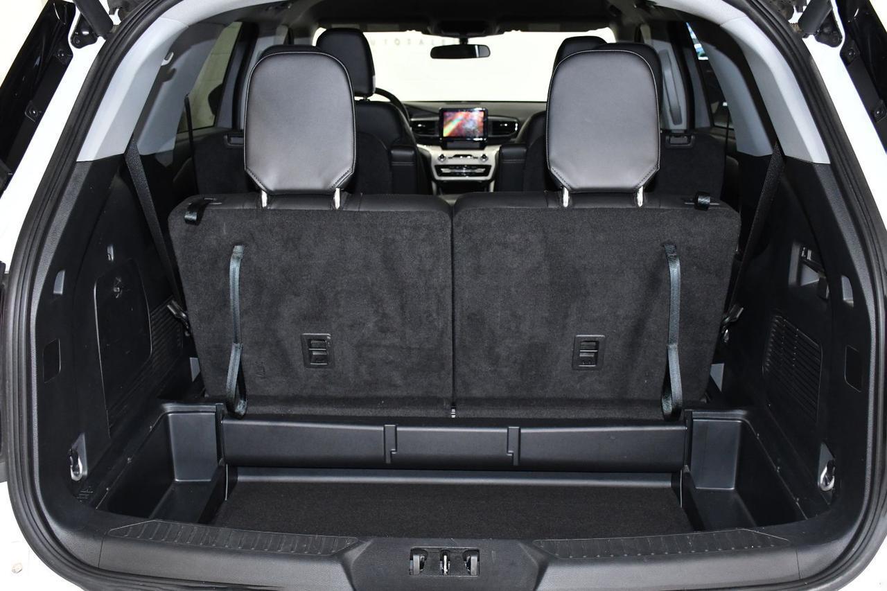 Ford Explorer - Thumbnail 13