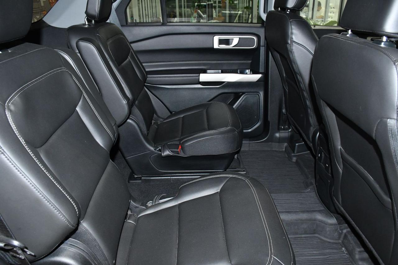 Ford Explorer - Thumbnail 14