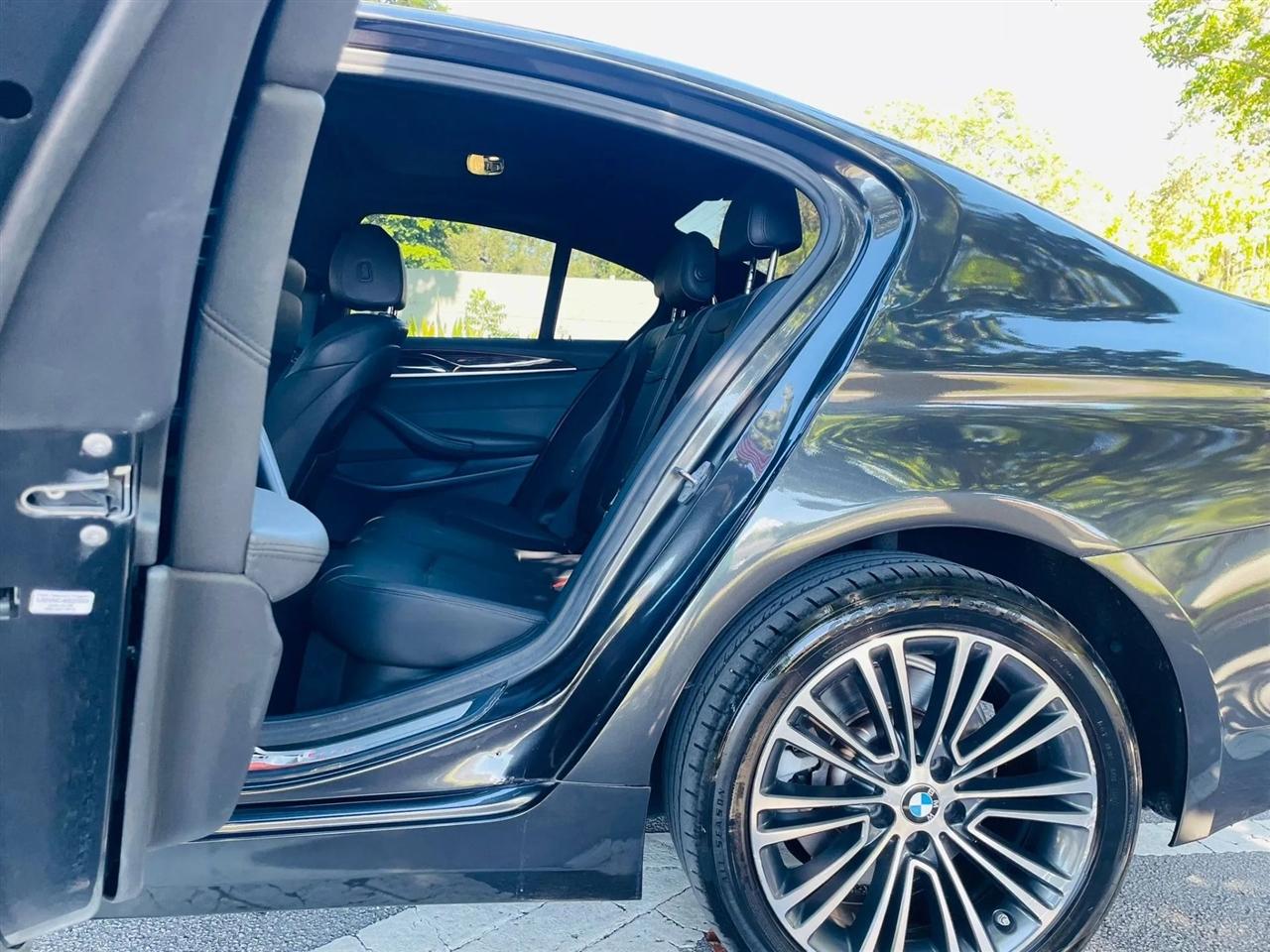 Bmw 5-Series - Thumbnail 11