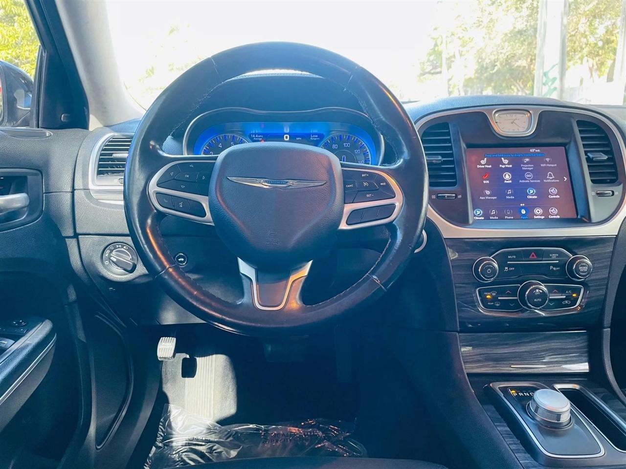 Chrysler 300 - Thumbnail 13