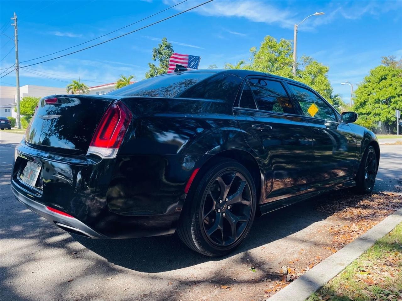 Chrysler 300 - Thumbnail 6