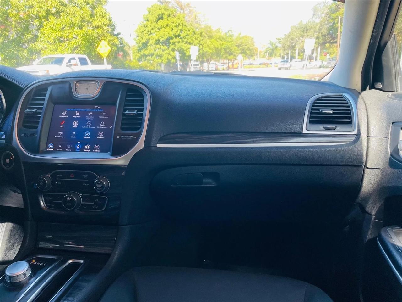 Chrysler 300 - Thumbnail 14