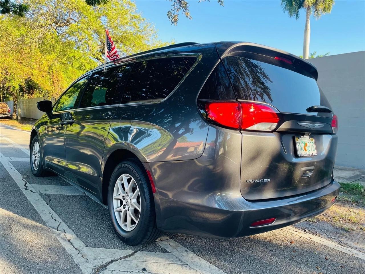 Chrysler Voyager - Thumbnail 4