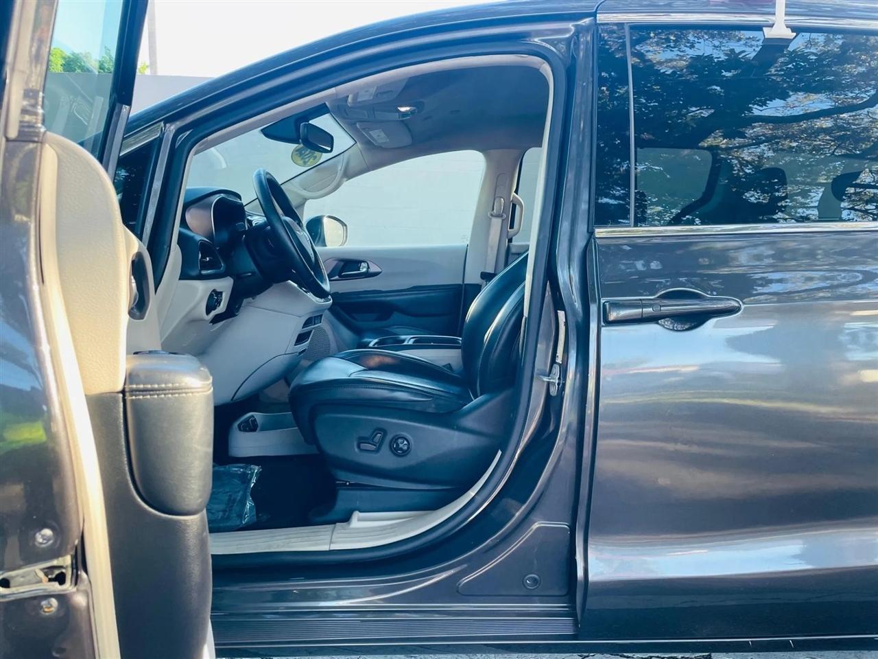 Chrysler Voyager - Thumbnail 10