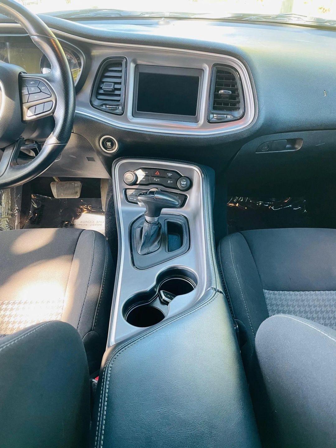 Dodge Challenger - Thumbnail 13