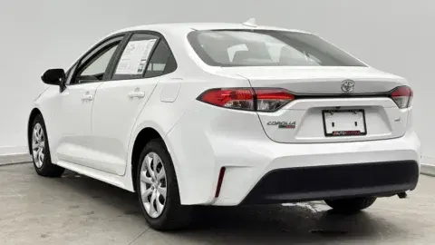 Toyota Corolla Le - Thumbnail 6