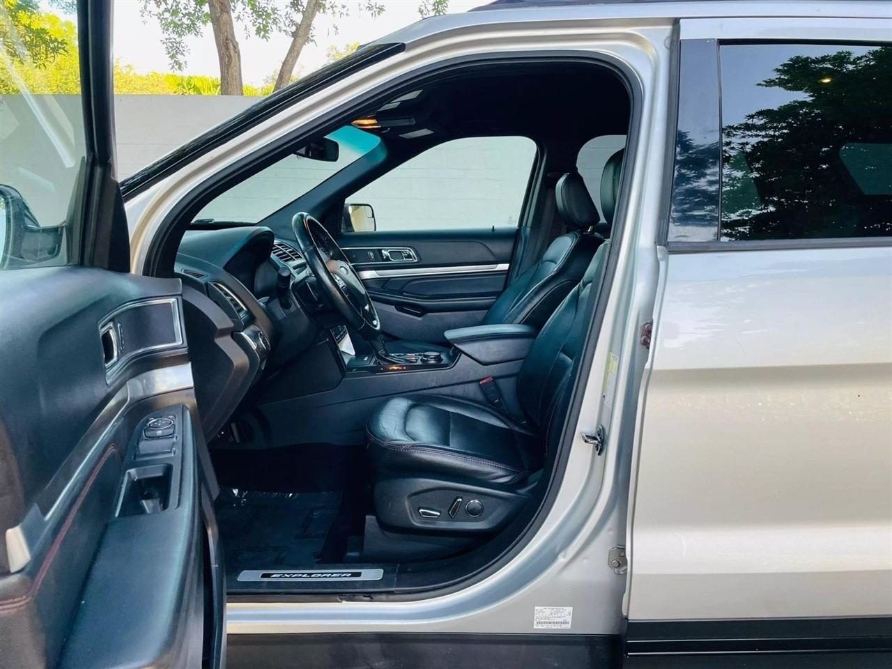 Ford Explorer - Thumbnail 10