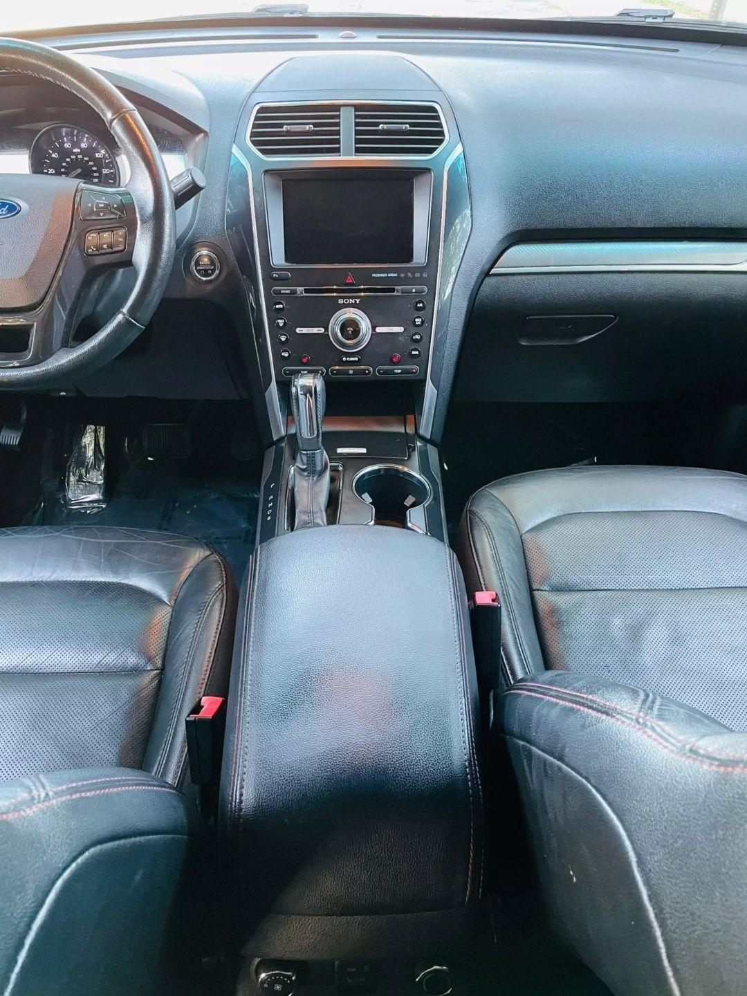 Ford Explorer - Thumbnail 15