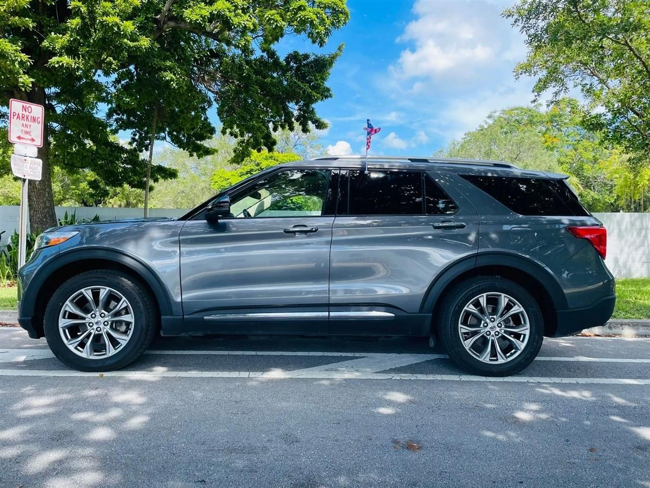 Ford Explorer - Thumbnail 3