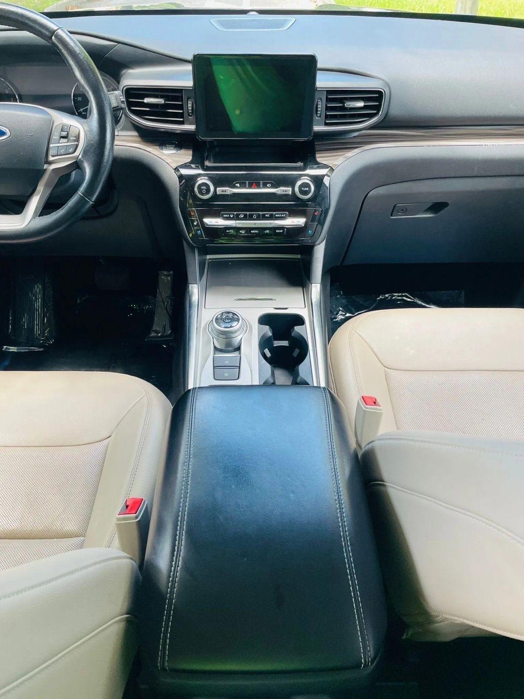 Ford Explorer - Thumbnail 15