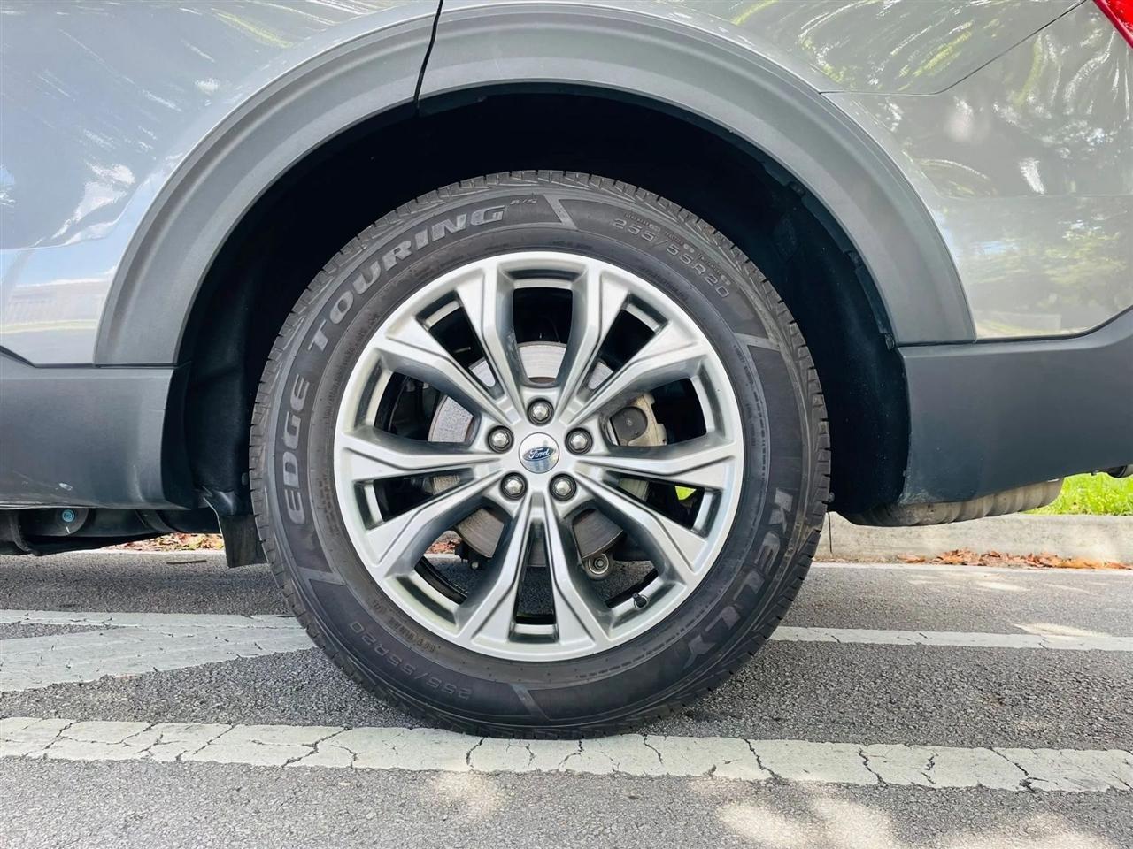 Ford Explorer - Thumbnail 2