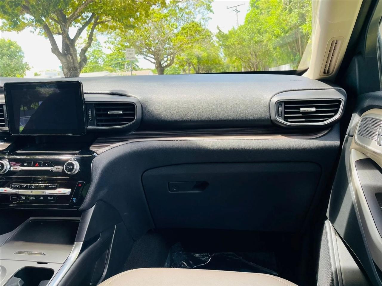 Ford Explorer - Thumbnail 14