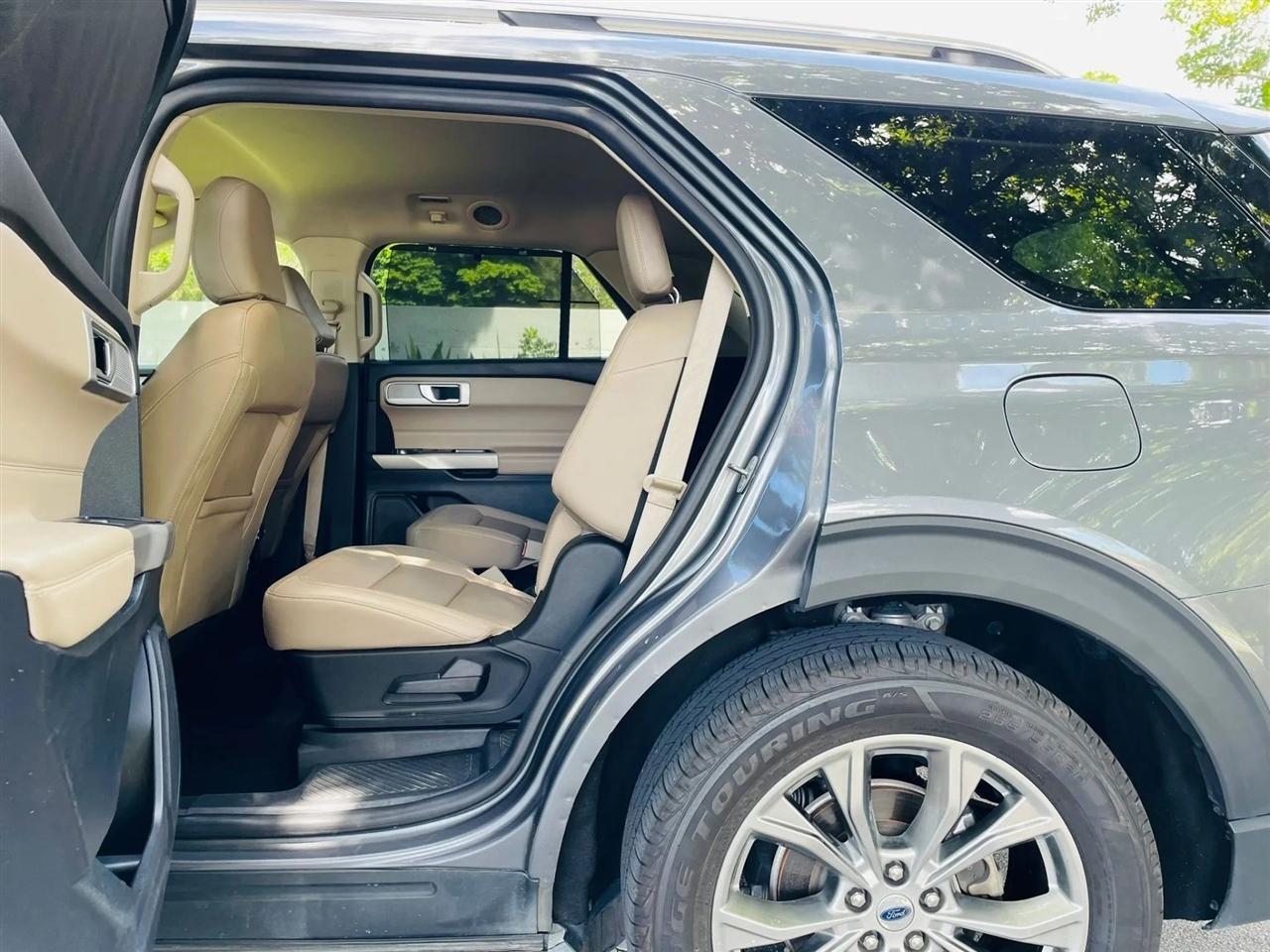 Ford Explorer - Thumbnail 11