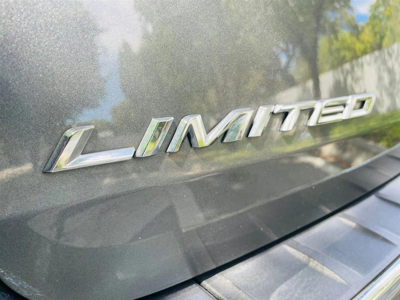 Ford Explorer - Thumbnail 16