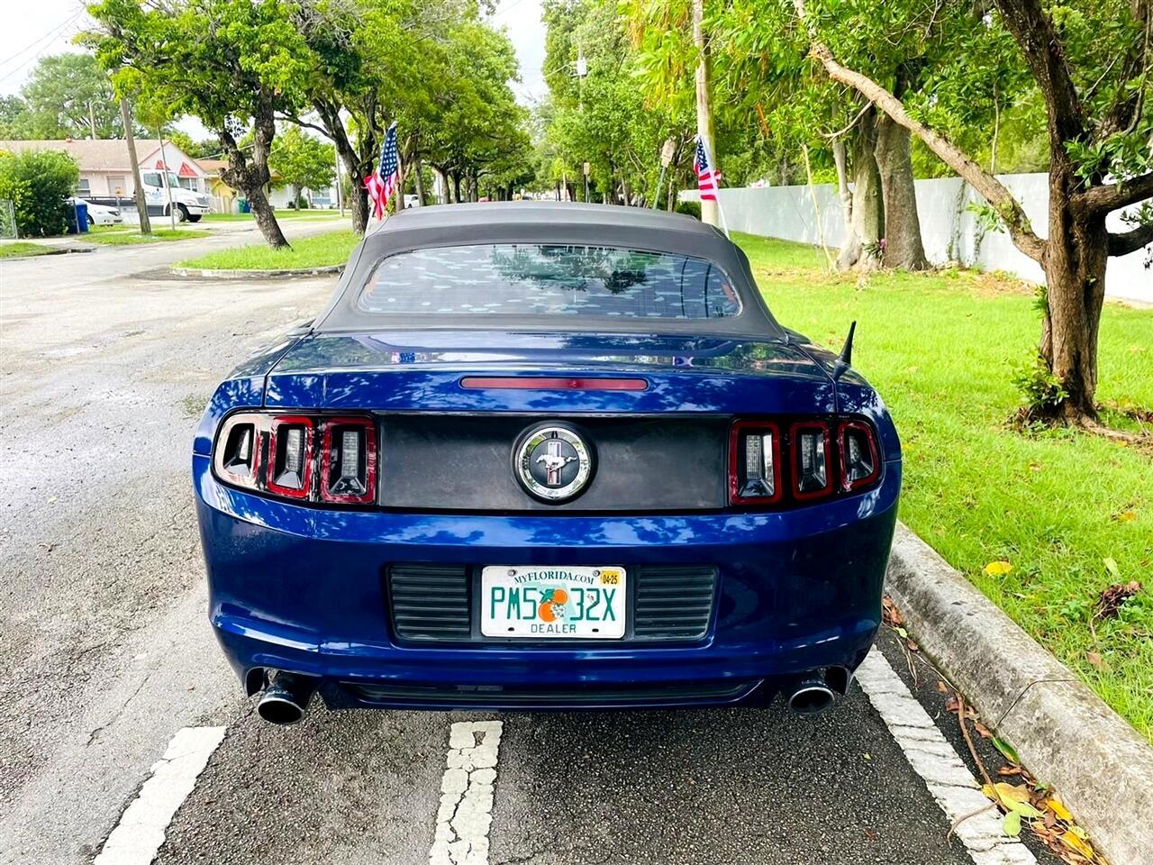 Ford Mustang - Thumbnail 5