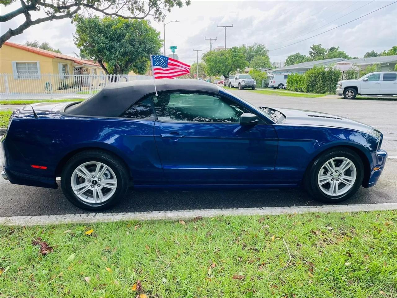 Ford Mustang - Thumbnail 7