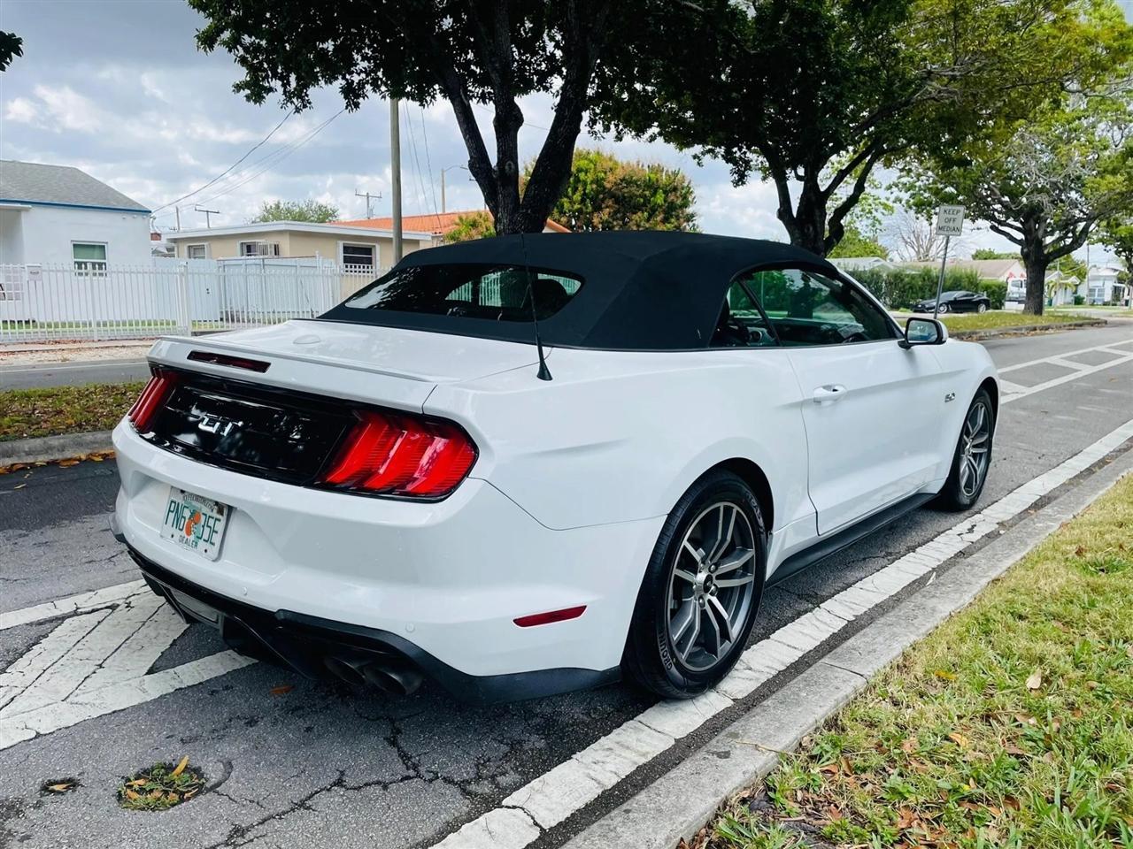 Ford Mustang - Thumbnail 6