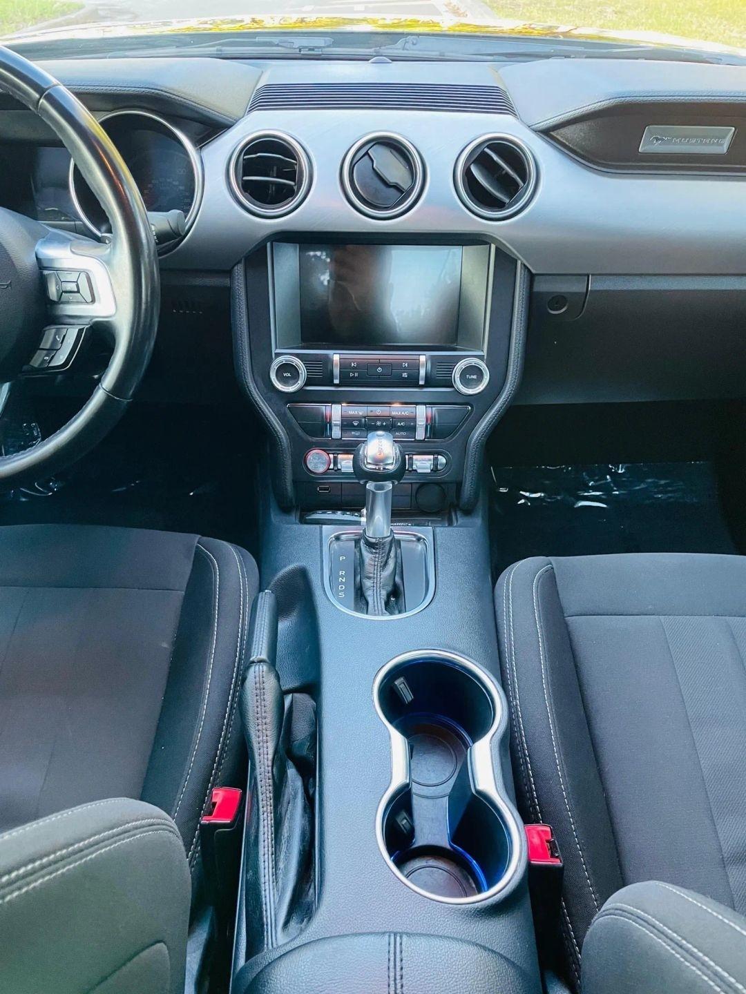 Ford Mustang - Thumbnail 14