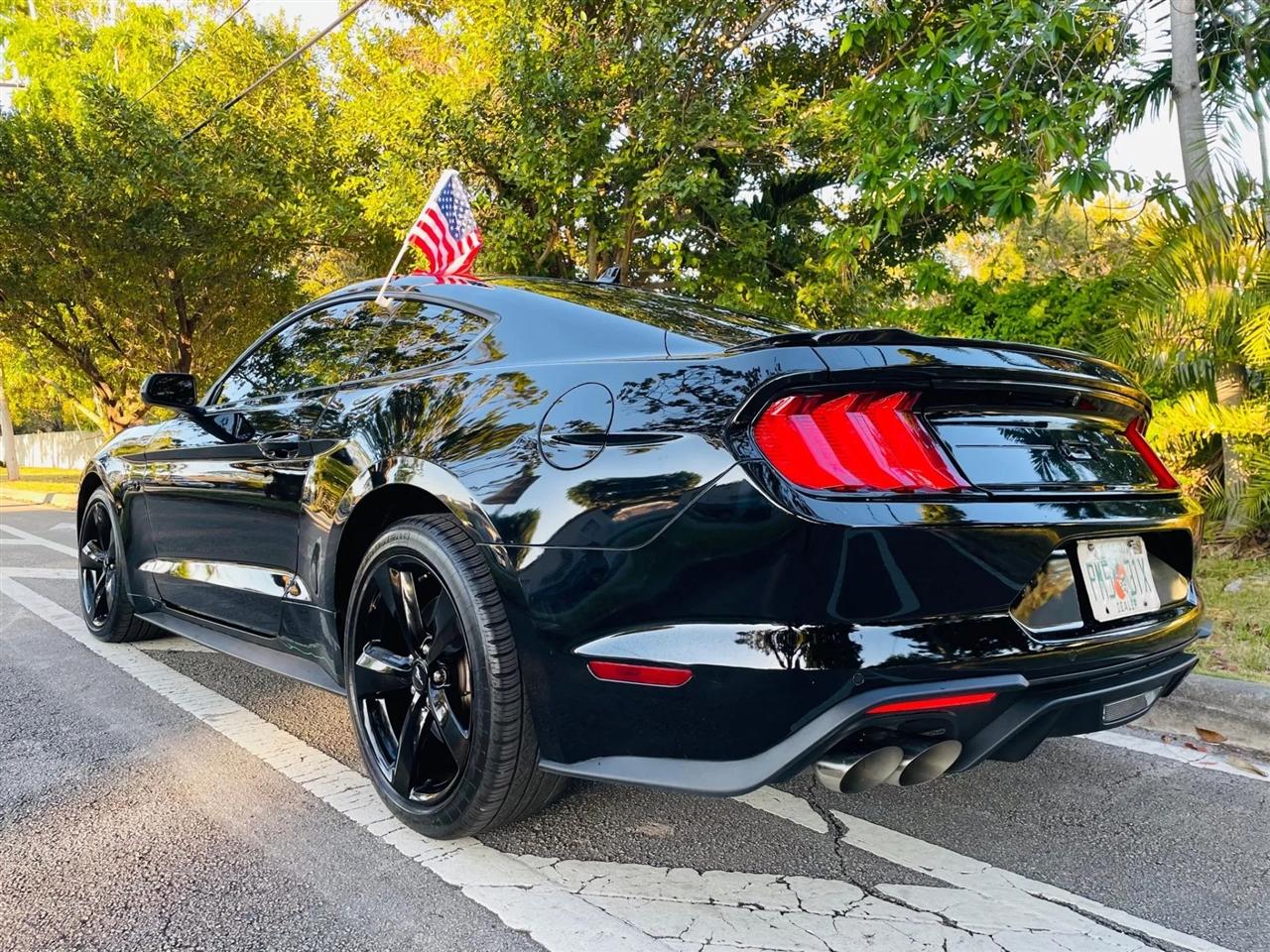 Ford Mustang - Thumbnail 4